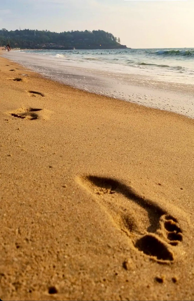 BanterBallHQ's tweet photo. Leave your footprints where the ocean waves dance, and let the whispers of the sea carry tales of your journey." ππ£ #Ocean #WavesOfWisdom #Goa #Beaches #AnahatSagar https://t.co/nTiLG6z6Ae