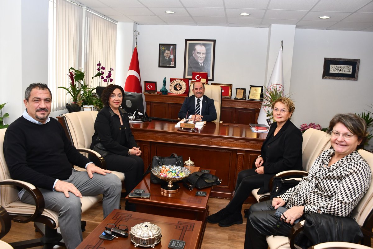 AntalyaAshb's tweet photo. Antalya Özel Okul Öncesi Eğitim Kurumları Derneği Başkanı Nilay AKBAŞ ve Yönetim Kurulu Üyeleri İl Müdürümüz Galip SÖKMEN'e hoş geldiniz ziyaretinde bulundular. Ziyarette Nilay AKBAŞ Müdürümüzün köyünde bulunan meshur çeşme resmini Müdürümüze hediye etti. @24Galip https://t.co/yL7nDuKAKo