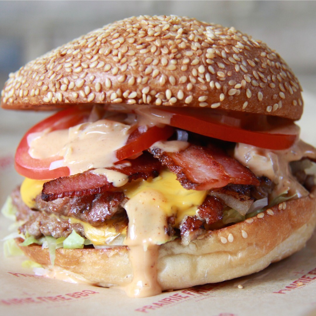 LondonPopups's tweet image. This week's newsletter is out - the best pop-ups, street food, Christmas makers markets and more bit.ly/LPU071223 - inc @prairiefire_bbq - now serving their burgers and more at #TheSportingPage #SW10 - Tues-Sun