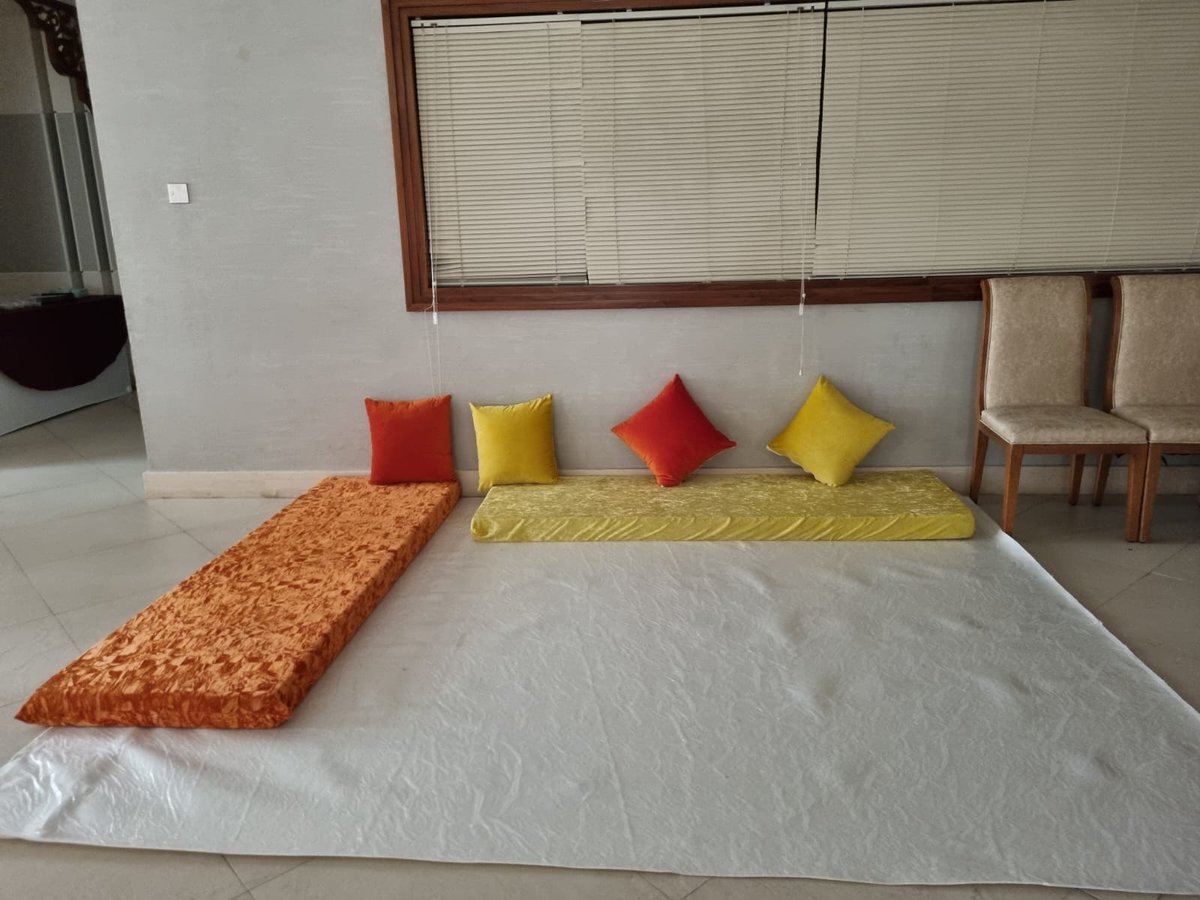 MKEvents4's tweet image. Are you looking for a comfortable &amp;amp; royal seating arrangement to impress your guests?
#seating #seatingarea #seatingarrangements #tableandchairs #partyrentals #partyarrangement #weddingrentals #weddingarrangement #WeddingDecor #WeddingPlanning #weddingplanner #elegantdecor