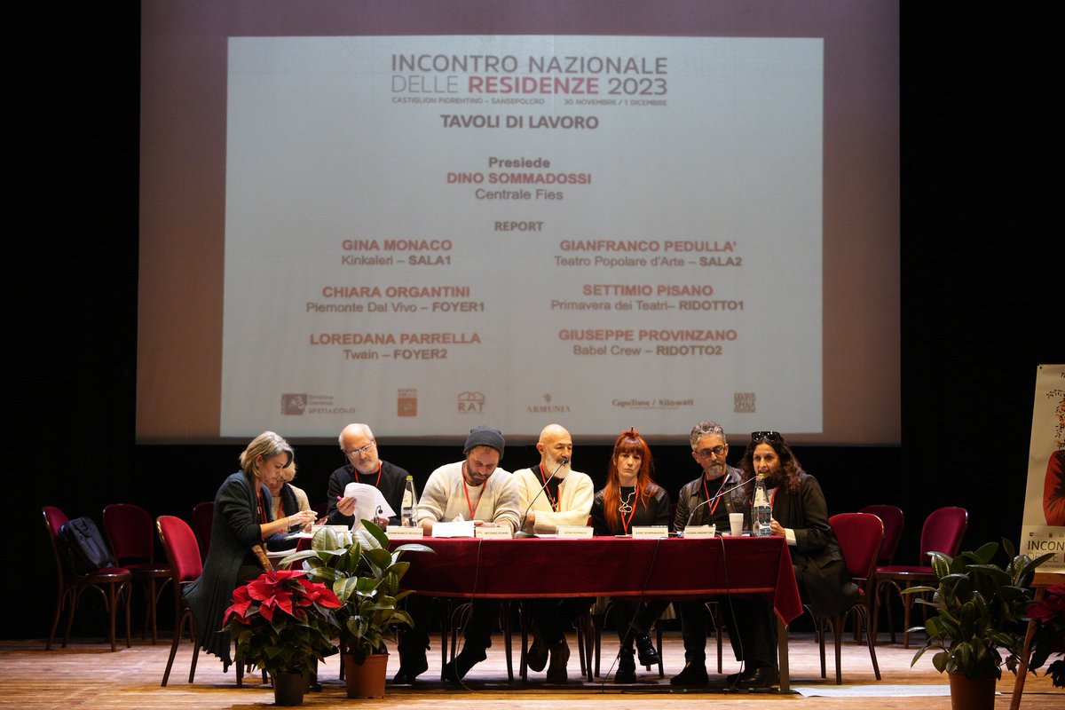 Residenzartisti's tweet photo. Nelle foto di Luca Del Pia per @kilowatt_fest i momenti salienti dell’Incontro Nazionale delle Residenze Artistiche al Teatro Comunale Mario Spina di Castiglion Fiorentino, a cui hanno partecipato 39 relatori e 132 rappresentanti dei progetti di residenza.

#residenzeartistiche https://t.co/UCUTslqtyq