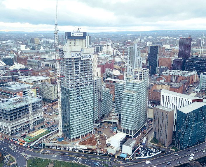 sandvallinvest's tweet photo. Square Gardens the 1,772 unit mixed-use scheme in Manchester city centre has now reached full height. 45-storeys of Co-Living, gym and coworking spaces and a 28-storey tower with 555 student beds #BTR #PBSL #PBSA #coliving #coworking https://t.co/U5EaKmk1m4 @DowningGroup https://t.co/HfThALyupO