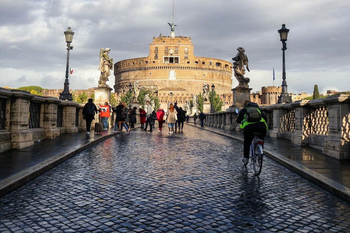 Autumn in Rome
ph @giovannaforteleoni / IG

#pontesantangelo #autumninrome