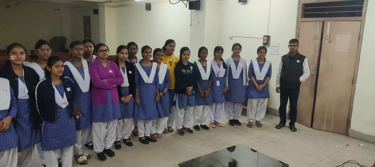 WSpolytechnic's tweet photo. Observed Armed forces Flag day -2023 by the NSS volunteers, students and faculty members of Women's Polytechnic Hapania. https://t.co/wWBhixOhAg