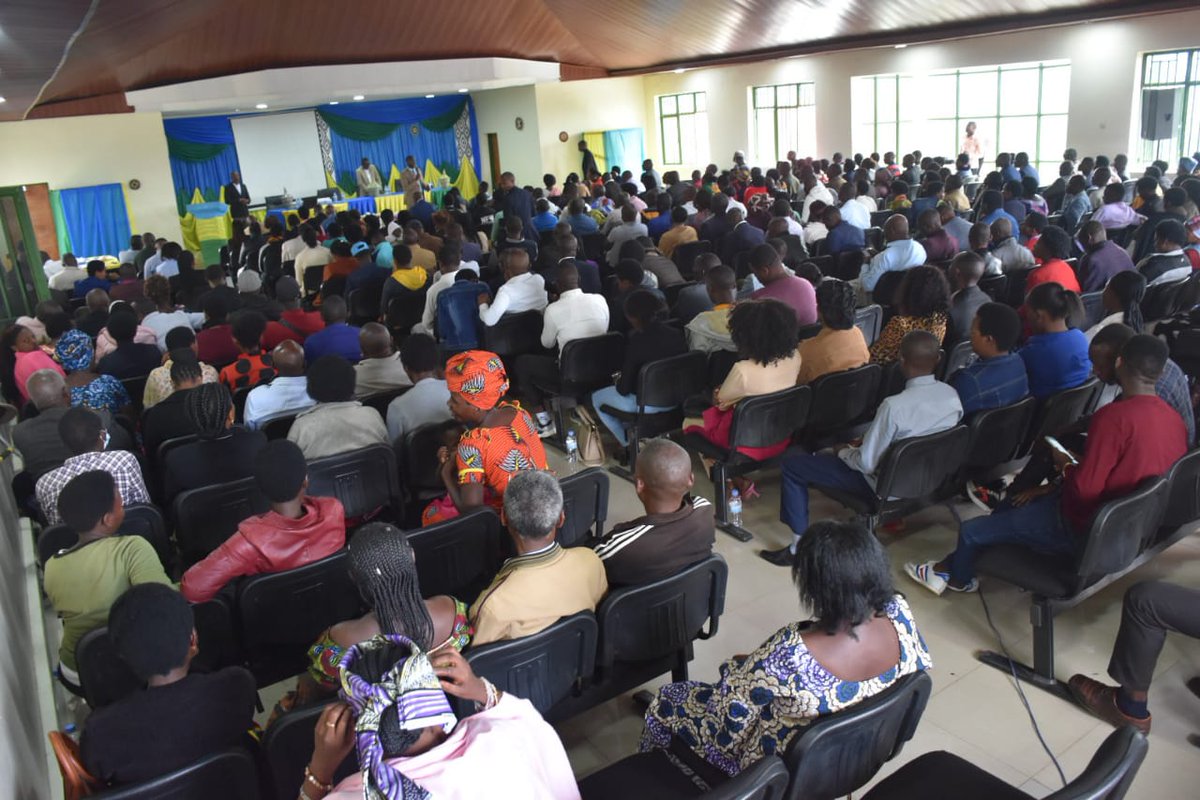 #Birikuba, Mu Karere ka Karongi harimo kubera #Amatora yo kuzuza abagize Inama Njyanama y’Akarere nyuma harakurikiraho kuzuza abagize Komite Nyobozi y’Akarere. Ni amatora yatangiye abagize inteko itoresha barahirira imbere y’inteko itora.