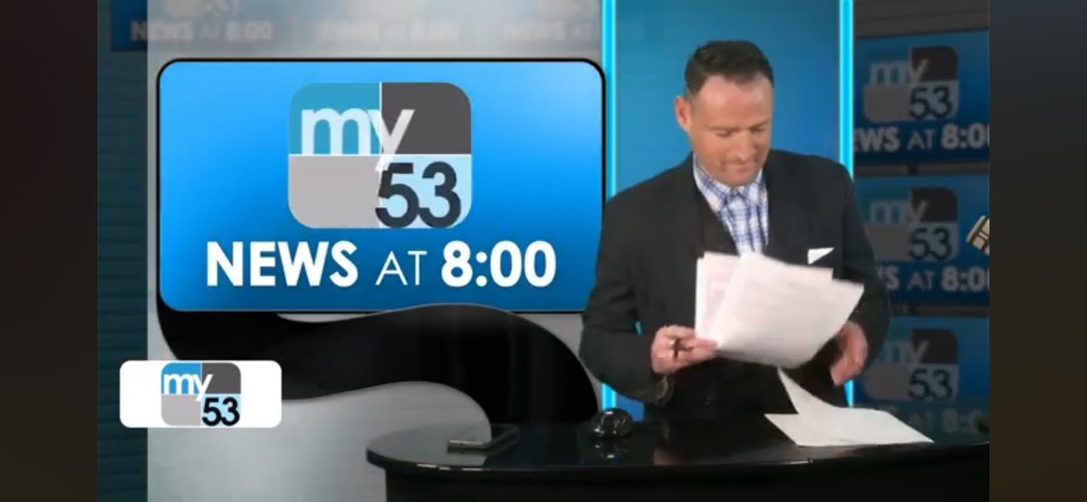 AustinReedONAIR's tweet photo. Call me an old school anchor but I think I'll always anchor with "scripts" it's just in my news DNA! Lol https://t.co/QUnVDdALcj