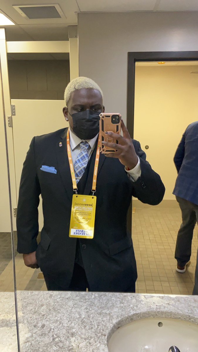 educatedhashira's tweet photo. Today, I had the opportunity to attend my first ever primary debate in person. 🇺🇸 Read below for the rest of the caption! #primarydebate #debate #newsnation #ThisIsNotAnEndorsement #ProudLeftist #ItWasFree https://t.co/ozpowXqqUV