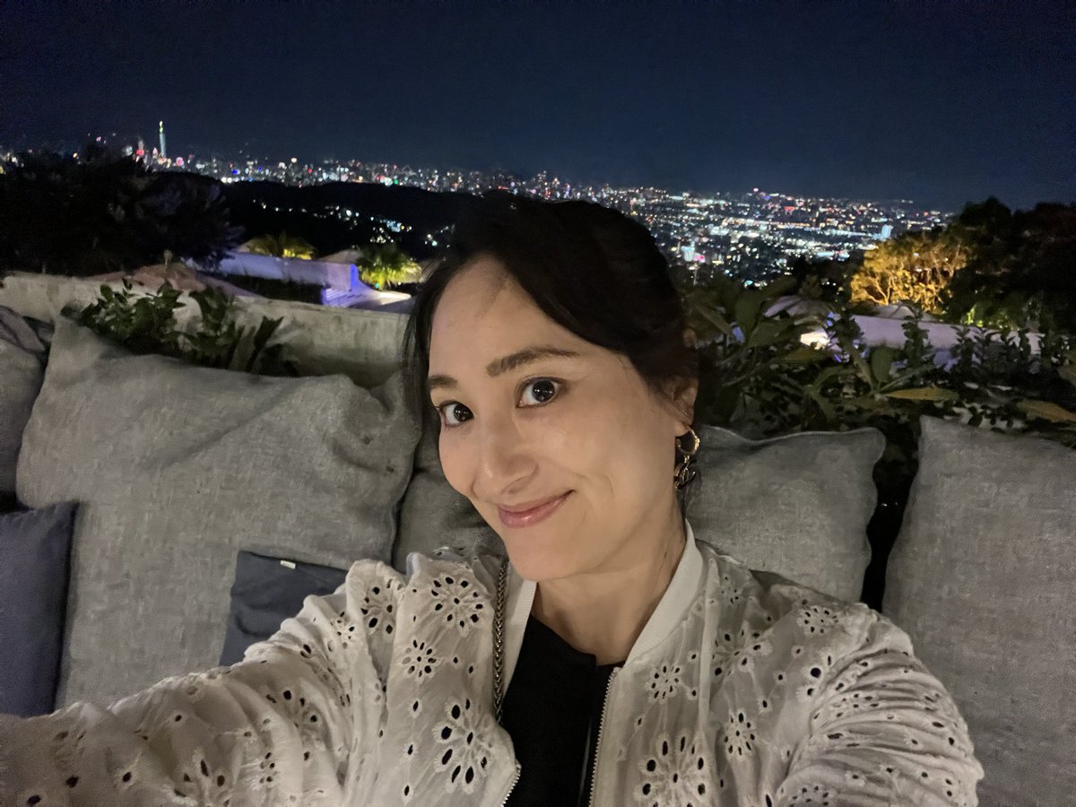 0723_u's tweet photo. 美くし過ぎる台北の夜景‼️
台湾在住のママ友が車で連れて来てくれました😭💞Thank u for taking me beautiful places!xoxo
#台北の夜景
#ザトップ
#ママ友に感謝
#綺麗過ぎて感動
#ラグジュアリー https://t.co/9HY9VSbRYw