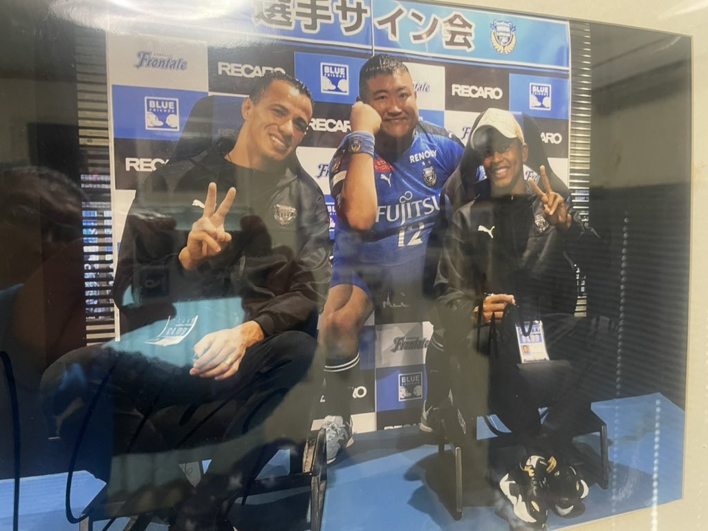 ks_ka's tweet photo. A hora chegará algum dia

Por mais que eu tenha recebido tanta felicidade até agora, apoiarei Damien do fundo do meu coração em seus sucessos futuros.

Damian, muito obrigado por sua inspiração e coragem.
Que ambos sejamos felizes e saudáveis ​​para sempre

Kaoru
@LeandroDamiaoo https://t.co/tjgXFtWTdT