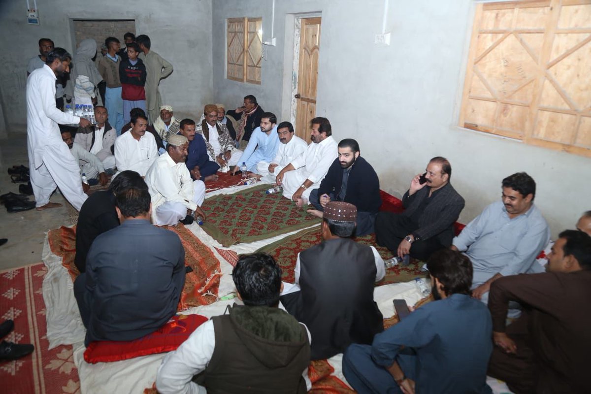 Munwar_Kaleri's tweet photo. PPP leader @rawalsharjeel offered condolences at Village Esso Chandio &amp; Village Paliyo Khoso TMC Tando Fazul Hyderabad Rural https://t.co/5r1vuW0c2d