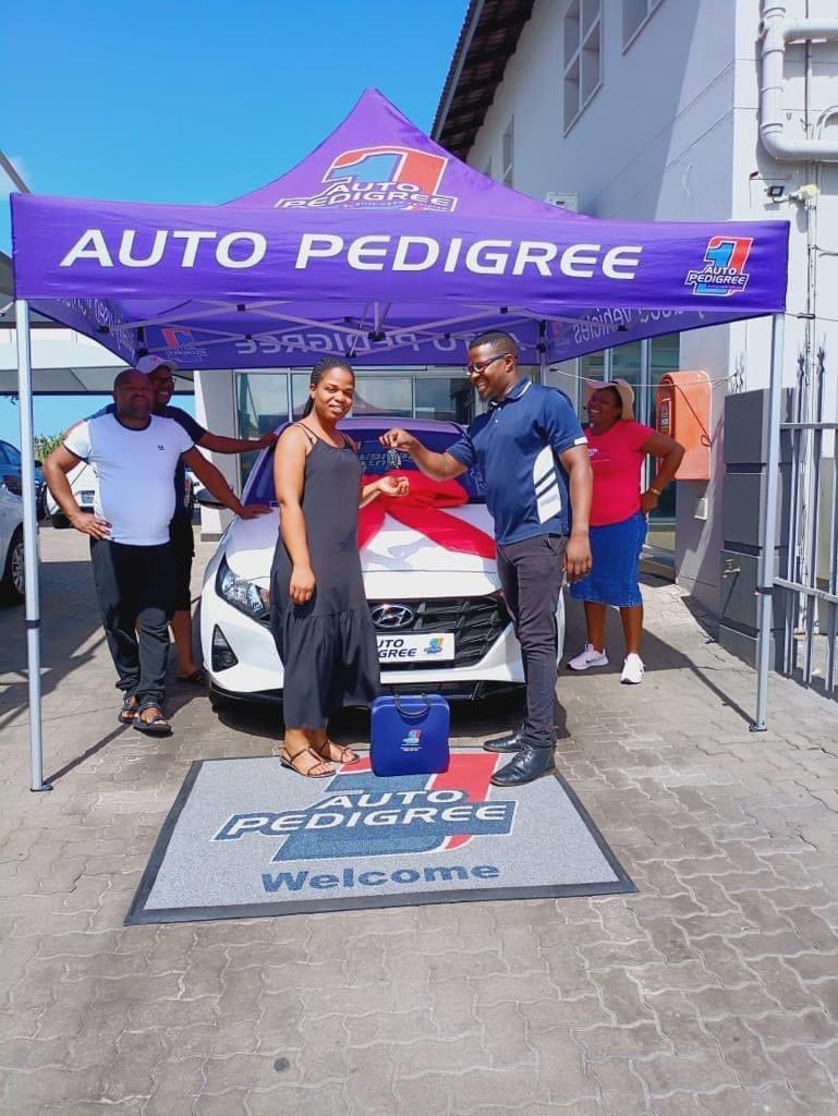 kheswa_thenjiwe's tweet image. She crashed her car as soon as she left the garage. 😭😭😭😭