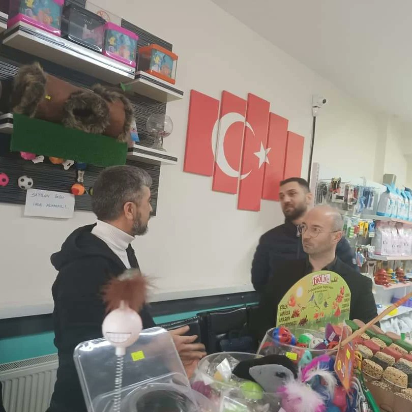 Esnaflarımıza yönelik, denetim ve bilgilendirme ziyaretleri aralıksız devam ediyor...Esnaflarımızın cezai işlem ile karşılaşmamaları için 5362 Sayılı Kanun maddesine göre,  kayıtlarını yapmaları ve yönetmelik maddelerine uygun halde çalışmalarını önemle rica ederiz 
DESOB