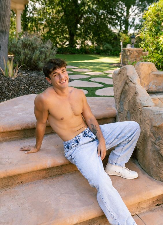 Hot Male Celebrities (@MenCelebPics) / Posts / X