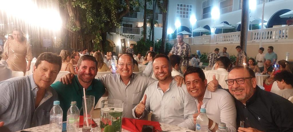 JaimeTorresUbte's tweet photo. Gracias a todos mis compañeros Alcaldes por su amistad y cariño en estos 4 años de gobierno. #fuquene  #Zipaquira, #cucunuba #Girardot. @AlcaldiaDeZipa https://t.co/7V02ZGheqa
