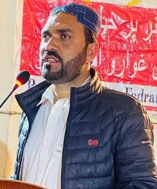 Tahirshahkakar5's tweet photo. په ساينس کالج کښي د شه راغلاست دستوره ته د اي اين پي ضلع کوټي سيکرټري حمزه کاکړ، صوبائي سوشل ميډيا سيکرټري روزالدين کاکړ او معصوم خان میرزی   ويناوي وکړي.
#PSFBalochistan
@M_Ihtisham03 | @AsgharAchakzaii | @rozahdin | @PSFMarkaz
@KakarHassanKhan https://t.co/9YhsyP7ITK
