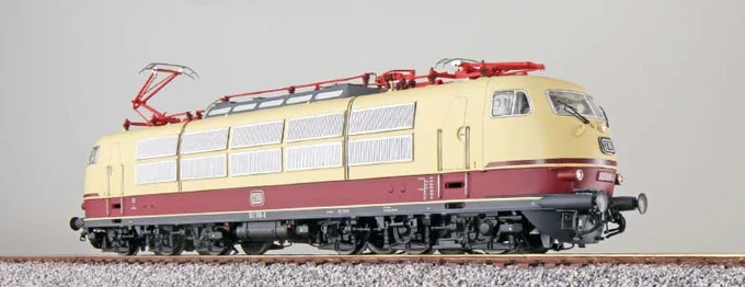 BR103買いはしたけどESUのもほしいし ROCOの245と220も普通に欲しい。