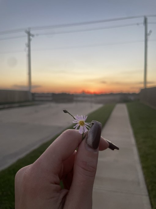 Watch Leah Gotti's leaked NSFW photo on TwXstars