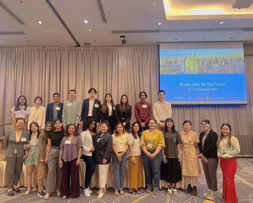 TsinghuaSIGS's tweet photo. Leading the Chinese youth delegation to the #UN Seminar "#GreenJobs for the Future" & presenting on #circulartransformation via #cleantechnologies allowed SIGSer Hu Jiahui to reflect on environmental challenges through diverse lenses.
More: https://t.co/LdShLSWz57
@UNEP @AITAsia https://t.co/0TBsRKhp5A