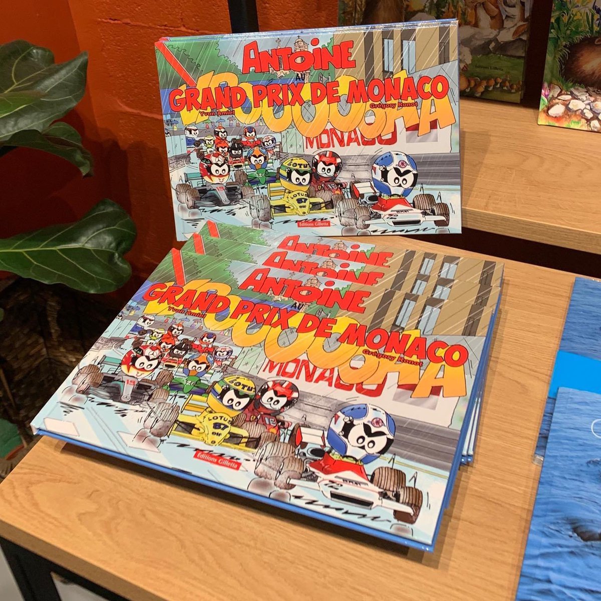 YvonAmiel's tweet photo. Qui possède L’Édition Originale datée de Novembre 2020 ?!🇲🇨
#editionoriginale #antoinelepilote #album #f1 #monaco
https://t.co/3iftqSIJL7 https://t.co/bt1zSlICRV