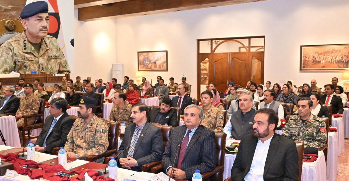 KP_TrendInsider's tweet image. Rawalpindi, 7 December 2023
General Syed Asim Munir, NI (M) COAS visited #Peshawar. #COAS was given a detailed briefing on overall security situation, ongoing counter-terrorism operations, repatriation of Illegal foreigners and socio-economic developments in the #NMDs.
1/7