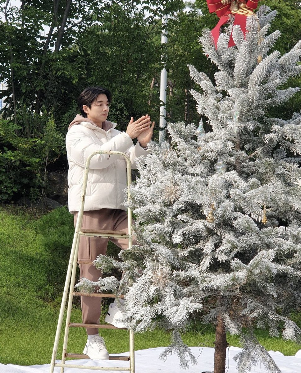 ActorGongYo's tweet photo. 크리스마스가 다가오니 봐야 할 수 🎄 https://t.co/hbsICoe8Wv