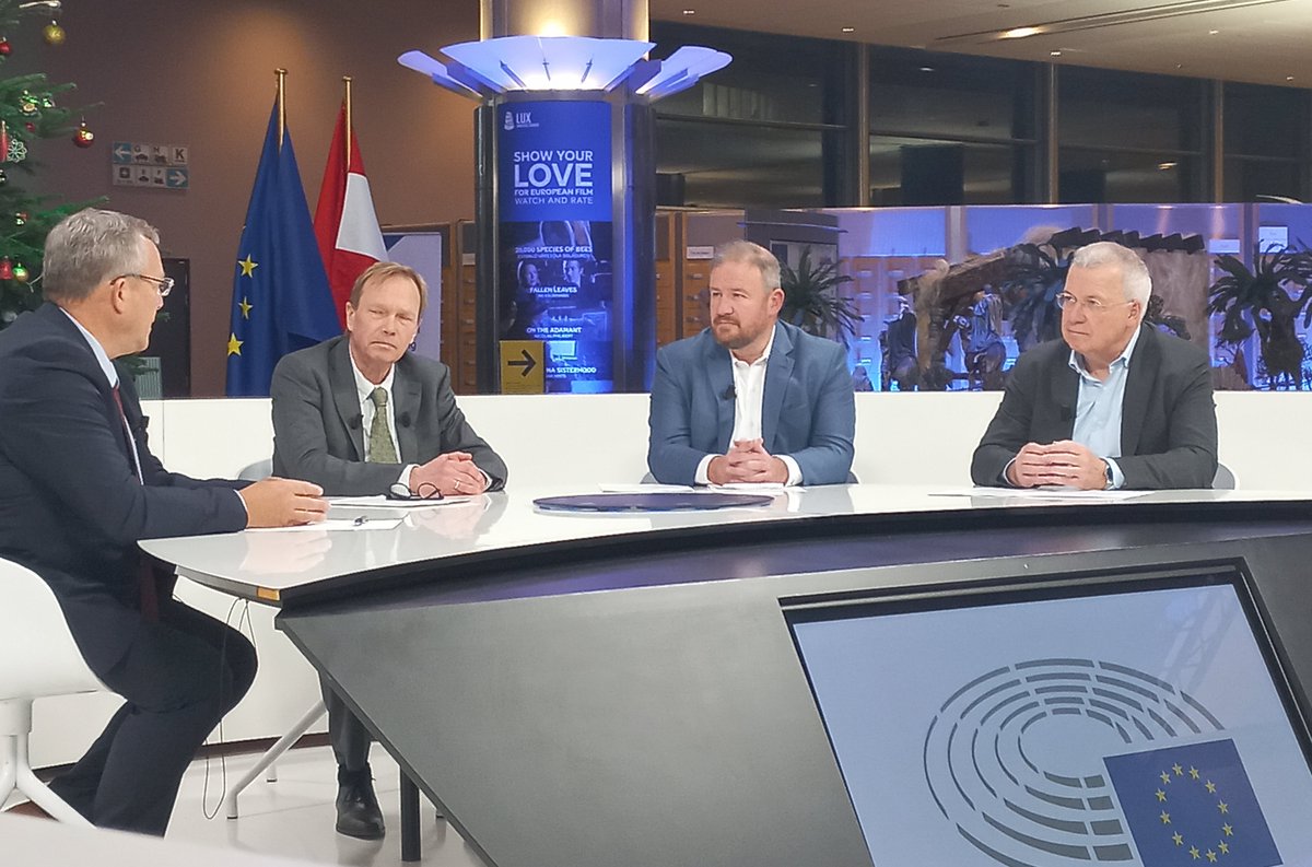 Über die Gebäudeenergierichtlinie diskutierte unser HGF Christian König in Brüssel mit den Europaabgeordneten <a href="/Andi_Glueck/">Andreas Glueck</a> und <a href="/MarkusFerber/">Markus Ferber</a>. Zentrale Anliegen: Verzicht auf individuelle Sanierungspflichten, Technologieoffenheit und sozial ausbalanciertes "Fordern und Fördern".