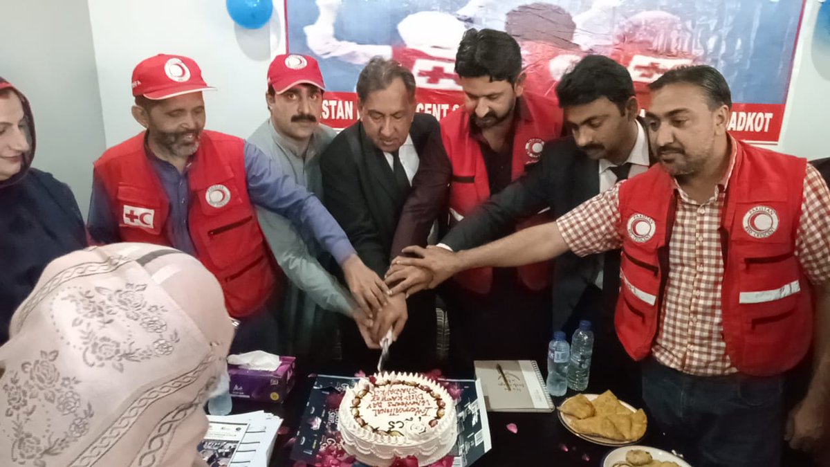 prcsindh's tweet image. International Volunteers Day celebrated at Kambar Shahdadkot (KSK) by PRCS Flood Recovery Team along with volunteers for recognition of services provided by volunteers in recent floods to provided relief to most affected population. #prcsindh