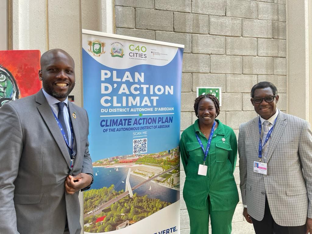 DebtforClimate's tweet photo. #COP28, DUBAI
Dianey from @DebtForClimate_Kenya met several environmental committees discussing the importance of debt cancellation in Ivory Coast, Angola and Nigeria!❌ These finances should be channeled towards climate actions now!🔥
#DebtForClimate #CancelTheDebt #Debt4Climate  #DeudaXClima