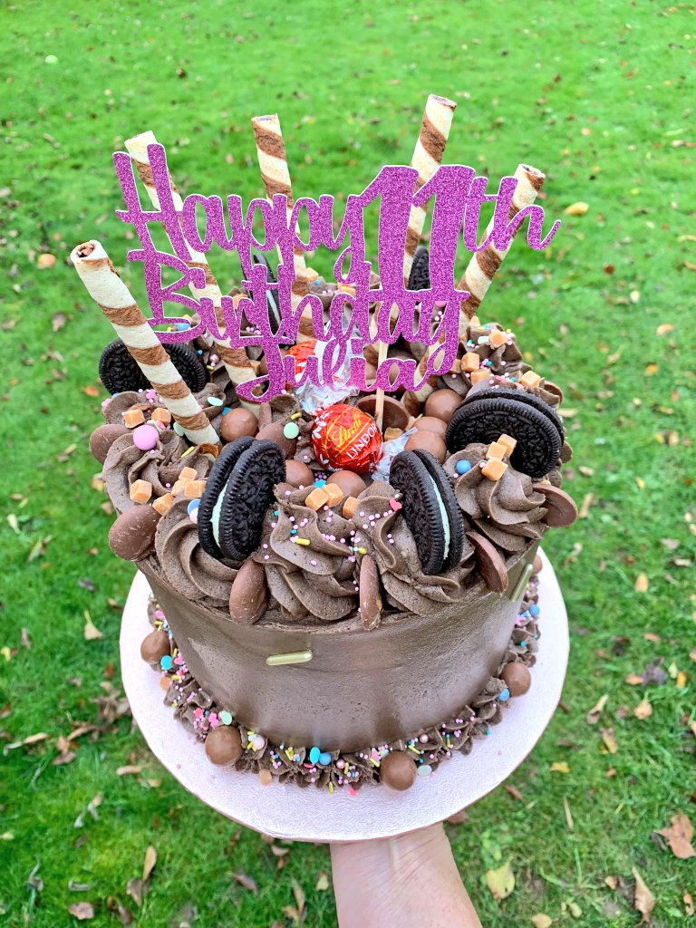 Celebration of a 11th Birthday have a wonderful Thursday 😊 #thursdayvibes #EarlyBiz #WinchesterUK #Hampshire #chocolatecake #Birthday