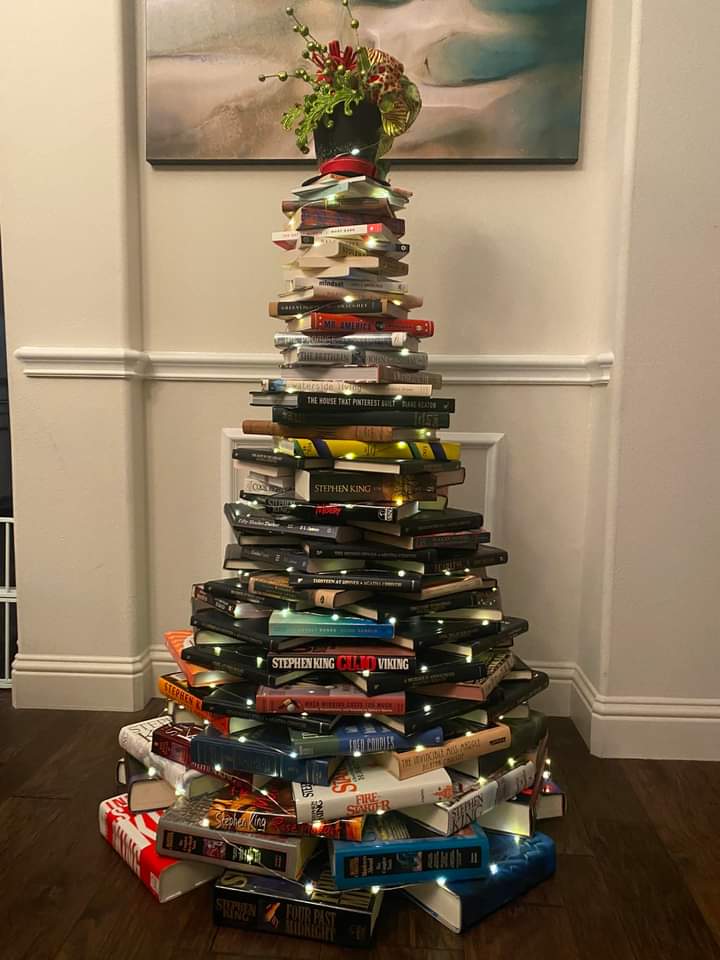 TraceyManus's tweet image. Yay or nay? 📚🎄