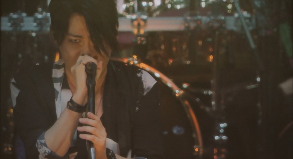 chuta_blues's tweet photo. ライブでの #ROSIRE は #FNS歌謡祭 の5億倍くらいすごい!
見て!!このRYUICHIの鋭い眼孔
#LUNASEA #WOWOWオンデマンド https://t.co/YQJAIQJtnL