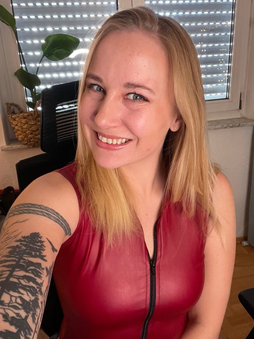 It's my birthday 🥳🎂 Falls du mir eine kleine Freude zu meinem Geburtstag bereiten m&ouml;chtest. Habe ich<a href="/tag/contentcreator"class="tags"><span>#contentcreator</span></a><a href="/tag/bestfanscreator"class="tags"><span>#bestfanscreator</span></a><a href="/tag/bestfansori"class="tags"><span>#bestfansori</span></a>