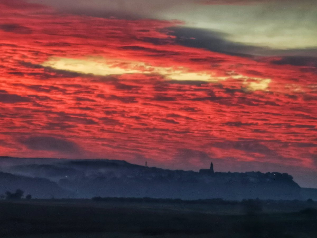 amaneciendo en lerin ,Navarra ,precioso cielo ,2° y escarcha <a href="/Armeteo/">Arnaitz Fernández</a> <a href="/eguraldiaETB/">Eguraldia ETB2</a> <a href="/Eguraldia24/">Eguraldia24</a> <a href="/eguraldia/">Eguraldia ETB1</a> <a href="/RAM_meteo/">RAM: Revista del Aficionado a la Meteorología</a> <a href="/AEMET_PaisVasco/">AEMET_País Vasco</a> <a href="/AEMET_Navarra/">AEMET_Navarra</a> <a href="/Meteonavarra/">Pablo Sesma</a> <a href="/Noainmeteo/">Davidd</a> <a href="/Euskalmet/">Euskalmet</a> @NavarraNaturalM <a href="/TierraEstella/">TierraEstellaNavarra</a> <a href="/tiempobrasero/">Tutiempo</a> <a href="/aquilatierratve/">Aquí la Tierra</a>
