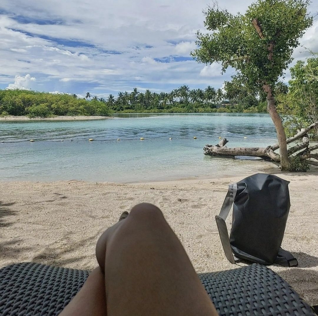 Hull_Stern's tweet photo. Thank you @genbayadog for bringing Hull &amp; Stern to this Cebu beach trip 🏖️🌊🖤 https://t.co/71GiWxT63n