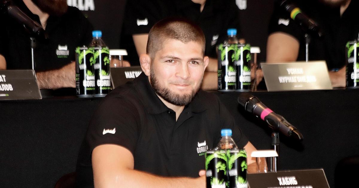 Woman_ru's tweet image. Пока одни россияне возмущаются популярностью сериала «Слово пацана», критикуя каждую сцену, другие — с восхищением ждут продолжения. К последним относится и легендарный боец.

#хабибнурмагомедов #иванянковский

vk.cc/csXcU4