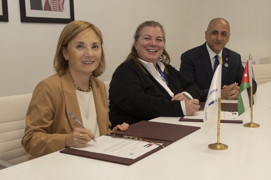 EIB Global - account inactive (@eibglobal) on Twitter photo Water-scarce Jordan has the world’s second-highest number of refugees per capita.
New support announced at #COP28 by VP <a href="/GelsoVigliotti/">Gelsomina Vigliotti</a> & <a href="/MoPIC_Jordan/">Ministry of Planning and International Cooperation</a> Minister Toukan helps the country adapt to climate-related migration.
<a href="/EIB/">European Investment Bank</a>'s Yasmine Pagni explains how.
bit.ly/ImpactAdaptati… Water-scarce Jordan has the world’s second-highest number of refugees per capita.
New support announced at #COP28 by VP <a href="/GelsoVigliotti/">Gelsomina Vigliotti</a> & <a href="/MoPIC_Jordan/">Ministry of Planning and International Cooperation</a> Minister Toukan helps the country adapt to climate-related migration.
<a href="/EIB/">European Investment Bank</a>'s Yasmine Pagni explains how.
bit.ly/ImpactAdaptati…