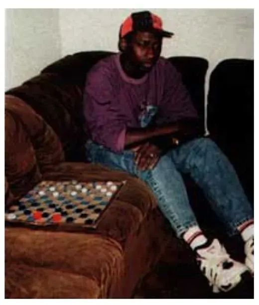 07.12.93, Hamburg: Der Flüchtling Kolong Jamba wird erstochen. Der Täter gibt an, sich von dem jungen Mann “gestört gefühlt” zu haben. Ausführlicher: tagesspiegel.de/politik/rechte…