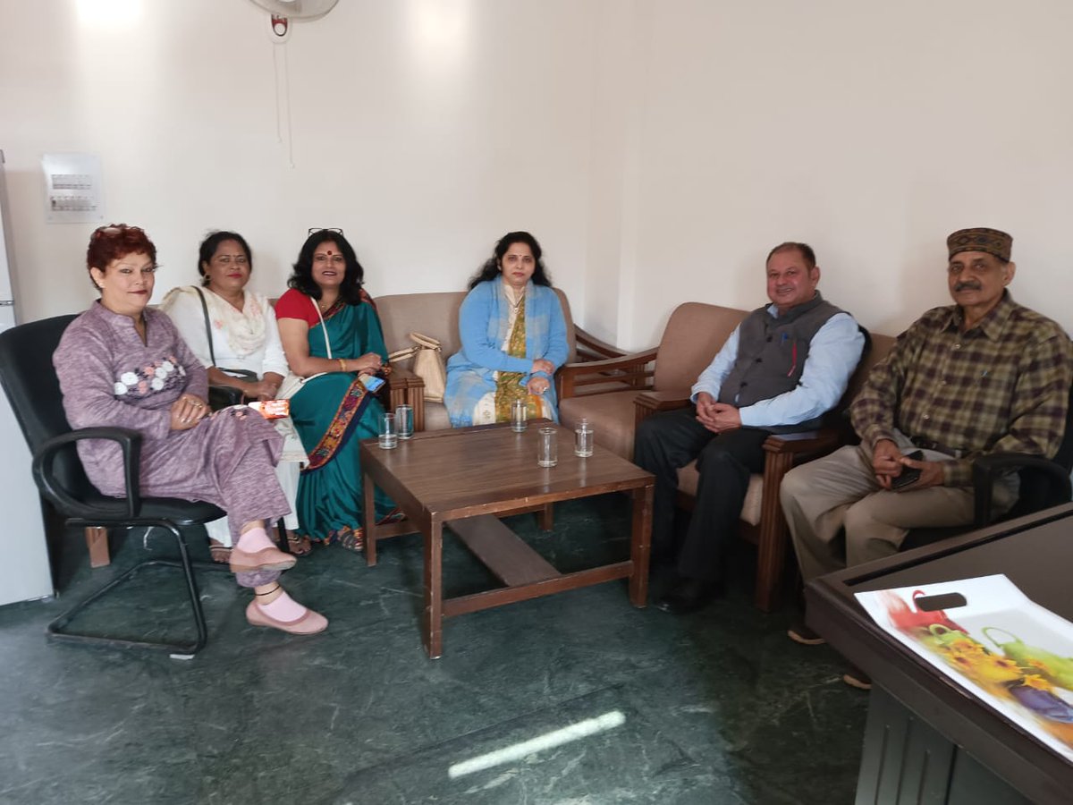 atalzillabjpchd's tweet photo. विगत दिवस @atalzillabjpchd अध्यक्ष व #वार्ड35 पार्षद श्री @rajinders4bjp सहित @BJMMchd की प्रदेश एवं ज़िला पदाधिकारियों से @BJPMahilaMorcha की राष्ट्रीय सदस्या @DrPadmaofficialजी ने सेक्टर 50 में भेंट कर संगठनात्मक चर्चा की और पौधारोपण किया।
सहृदय आभार।
@JPMalhotra https://t.co/V8URIJwZCh