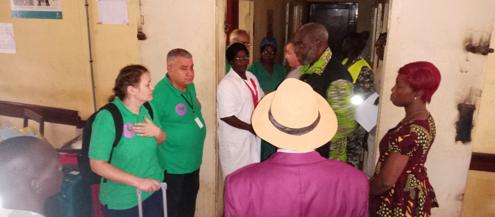 CRCA299023's tweet photo. Le Centre de santé Henry Dunant accueille des médecins Roumains ce 06/12/23 qui ont administré des soins gratuitement aux patients dans le domaine de la pédiatrie, cardiologie, ORL, dermatologie, la consultation générale etc. https://t.co/5UsAnipPCa