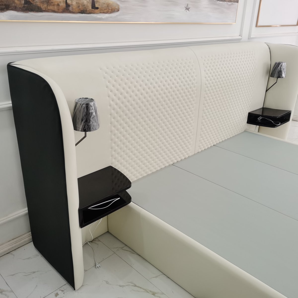 cassiezhan10599's tweet photo. Italian style double bed with LED bedside lamp
#doublebed #homedecor #bedroomdecor #NewYearNewHome #christmasdecoration https://t.co/2bUQ0s5Mww