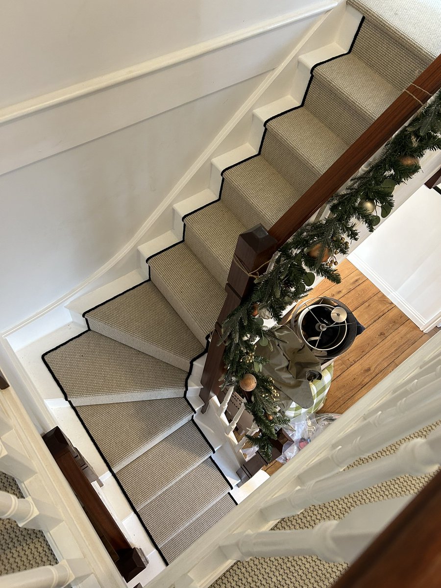 J & I CARPETS tweet media