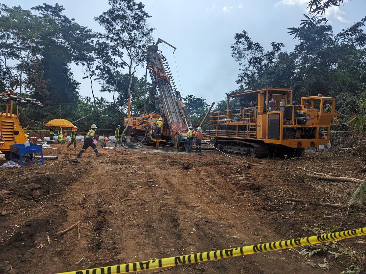 In December <a href="/LowellResFM/">LowellResourcesFM</a> visited <a href="/CAA_Mining/">CAA_Mining</a>'s Salt Pond-Mankessim #lithium project in #Ghana, adjacent to <a href="/AtlanticLithium/">Atlantic Lithium</a>'s Ewoyaa Li project. First ever RC drilling had just started and is showing of 10-50m est. true-width pegmatite containing spodumene.
