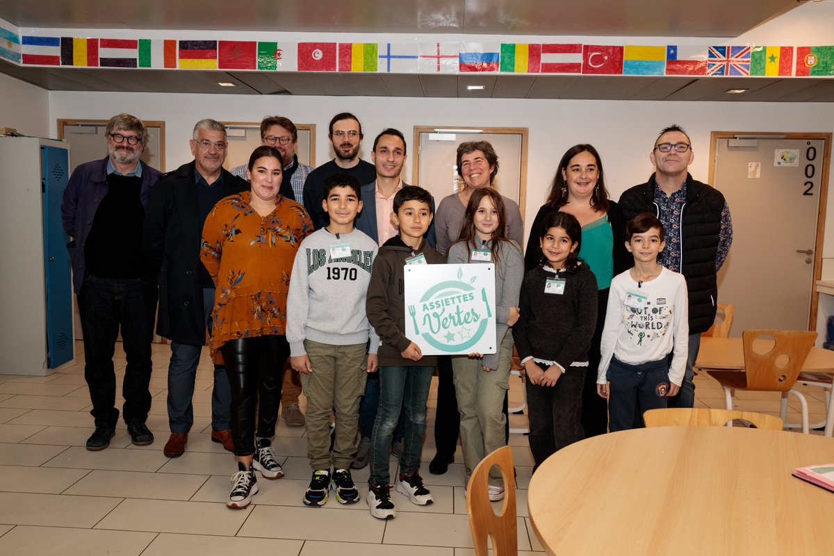 Très fières d’avoir pu bénéficier du label assiette verte remis par l’association Assiettes Végétales.
Une belle reconnaissance pour <a href="/montpellier_/">Ville de Montpellier</a> , pour le travail accompli depuis plusieurs années pour végétaliser les assiettes à la cantine. #cantine #végé #conditionanimale