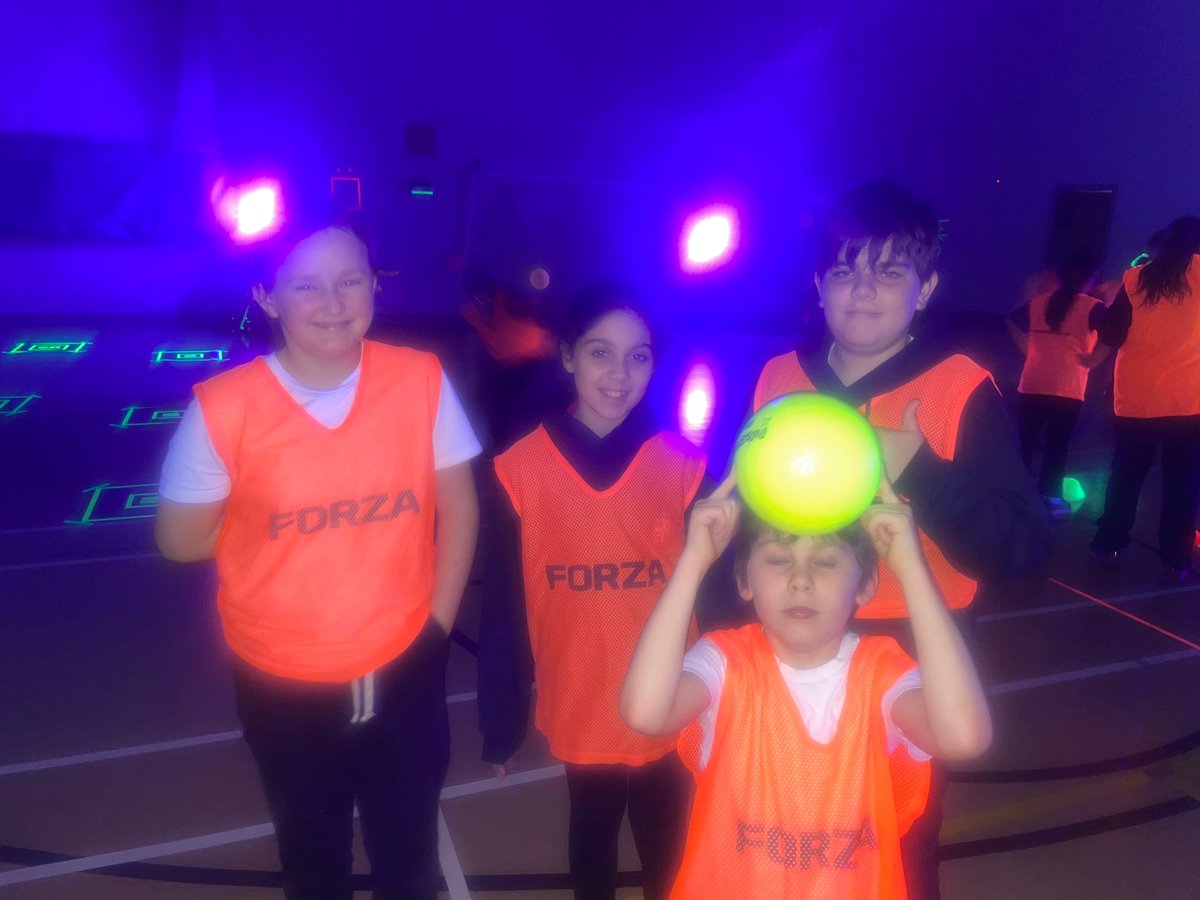 strichardsrc's tweet photo. Get glowing multi-skills Festival for year 5 and 6's #getglowing #Christmas #waudbycentre #ShineLikeStars https://t.co/N1IuKUQREY