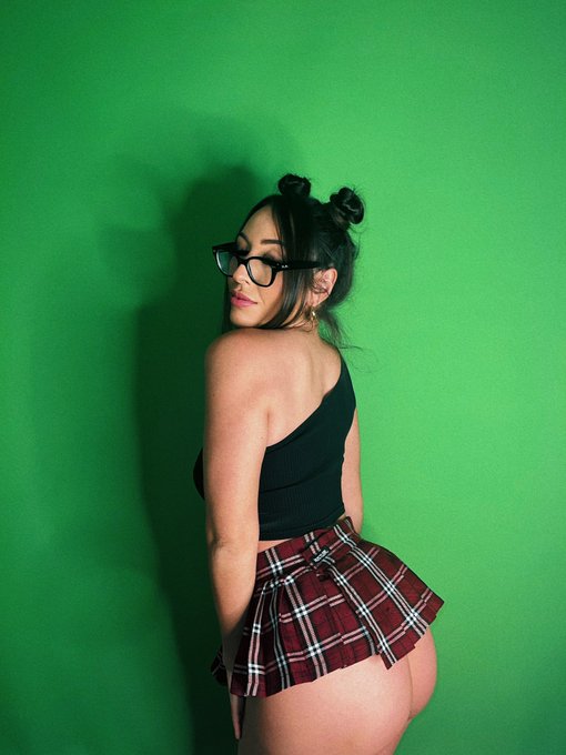 who wanna be teachers pet? 🐶🍎 https://t.co/JSBHolueAV
