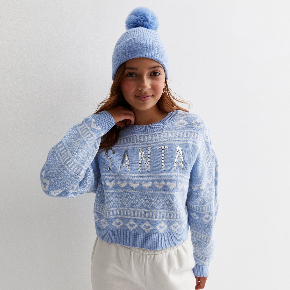 MorfaSP's tweet image. It's #ChristmasJumperDay 🎄🎅

We'll be showing our support for @SaveChildrenUK by wearing a fabulously festive Christmas jumper from @newlook today.

Show us a pic of your funkiest Crimbo jumpers in the comments, we would love to see them 👇