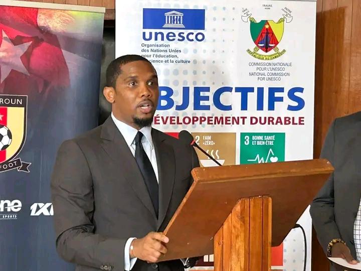 SamuelEtoo68469's tweet photo. J'ai, procédé ce mercredi à la signature de deux conventions avec le Ministre de l'Éducation de Base, Laurent Serge Etoundi Ngoa. 

Le premier document concerne la FENASCO Ligue B, qui va permettre la détection et la formation des jeunes talents depuis le bas âge. https://t.co/Pyq31I18n2