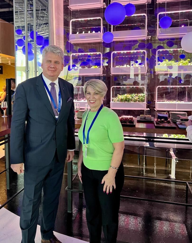 Professor @lisagshort met with Jaan Reinhold, Ambassador of #Estonia in #UAE. “Amazing news that an Estonian-created company is on the world stage with the world’s best #blockchain platform for #carbonmarkets. It shows what happens with collaboration.” - H.E. Mr Jaan Reinhold