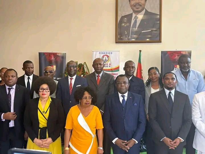 SamuelEtoo68469's tweet photo. J'ai, procédé ce mercredi à la signature de deux conventions avec le Ministre de l'Éducation de Base, Laurent Serge Etoundi Ngoa. 

Le premier document concerne la FENASCO Ligue B, qui va permettre la détection et la formation des jeunes talents depuis le bas âge. https://t.co/Pyq31I18n2