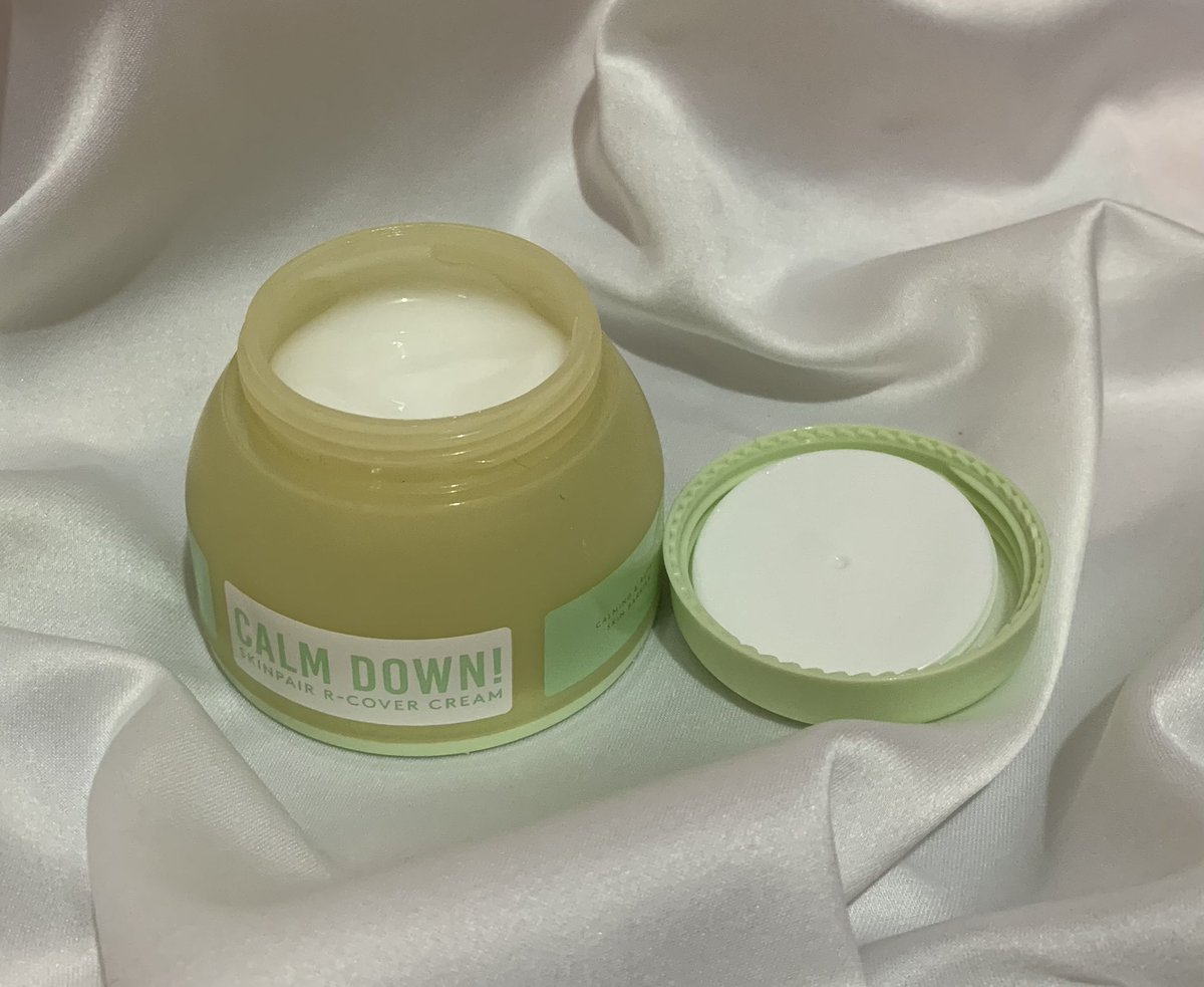 itsmvggle's tweet photo. WTS preloved skincare somethinc calm down! moisturizer (100k) 
bisa keep dm aja

tag #zonauang #preloved #prelovedskincare https://t.co/dGGUn4dPbS